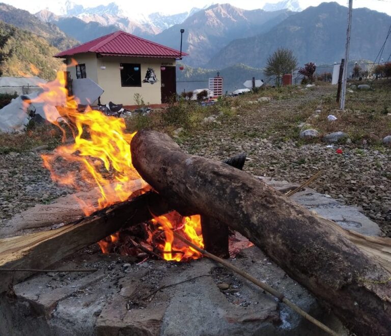 bonfire-in-kedarnath-eco-resort